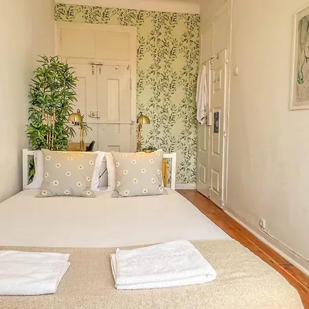 As A Local! Santos Historical 6 Bedroom Iv Lisbon