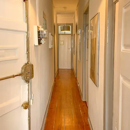 As A Local! Santos Historical 6 Bedroom Iv * Lisbon